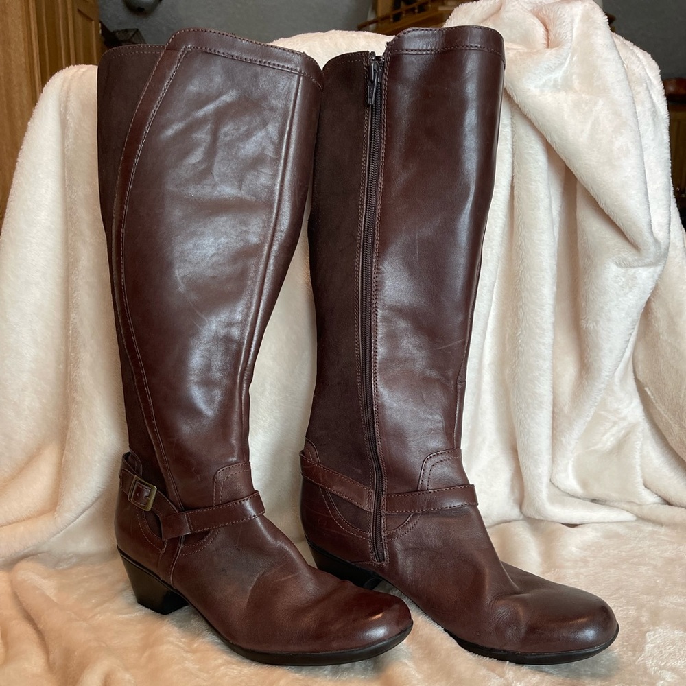 Clarks leather and suede brown calf boot